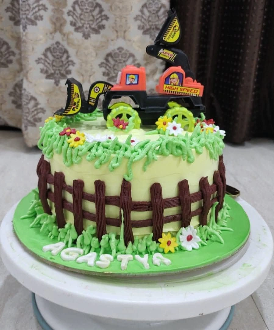 Custom Design Cream Cake